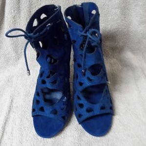 M & L royal blue laceup zippered stilettos w/Lazer teardrop cutouts Sz 10 bootie